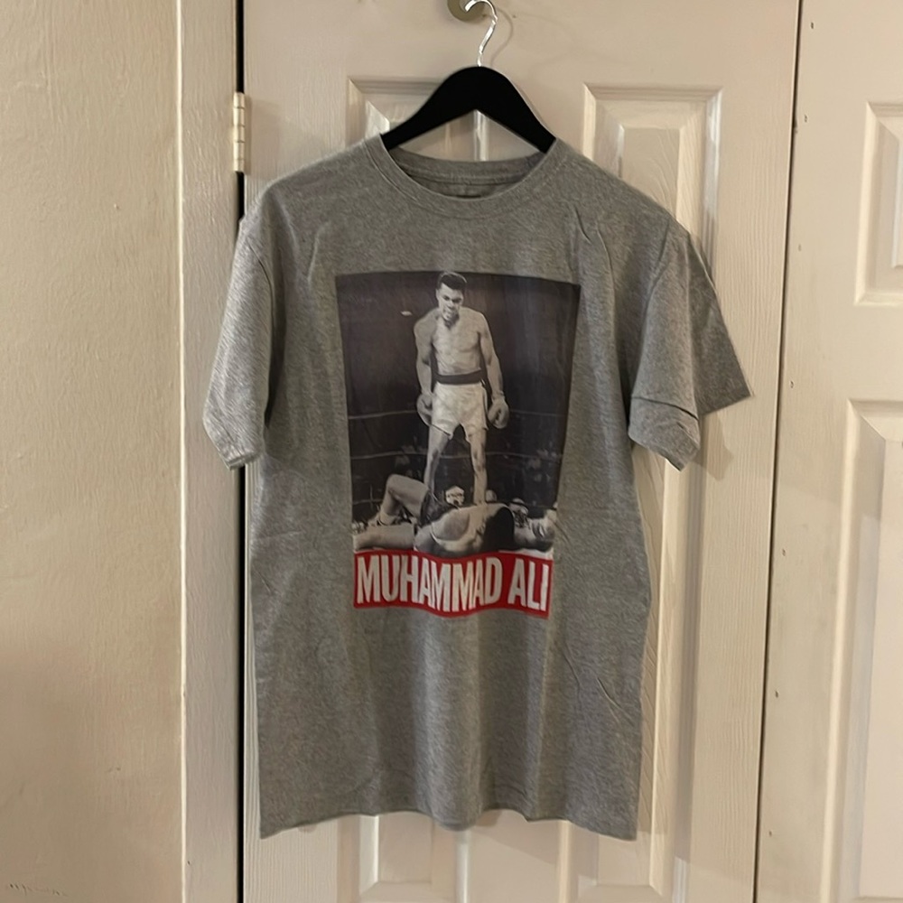Muhammad Ali t shirt size medium in grey
